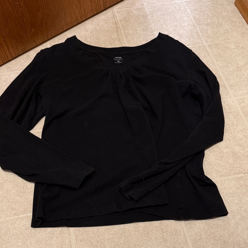 Apt. 9 Women's Classic Black Long Sleeve Top
